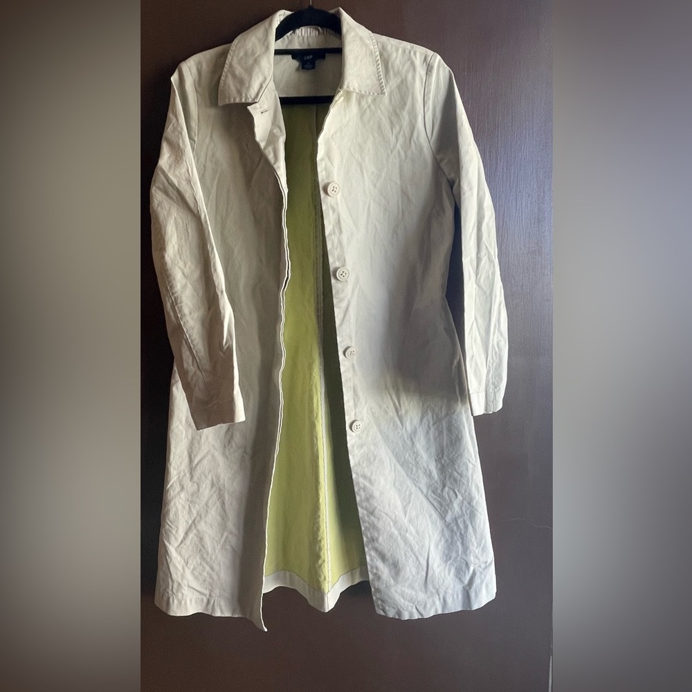 Gap Light Khaki Trench Coat with Pockets 🪩 🧥